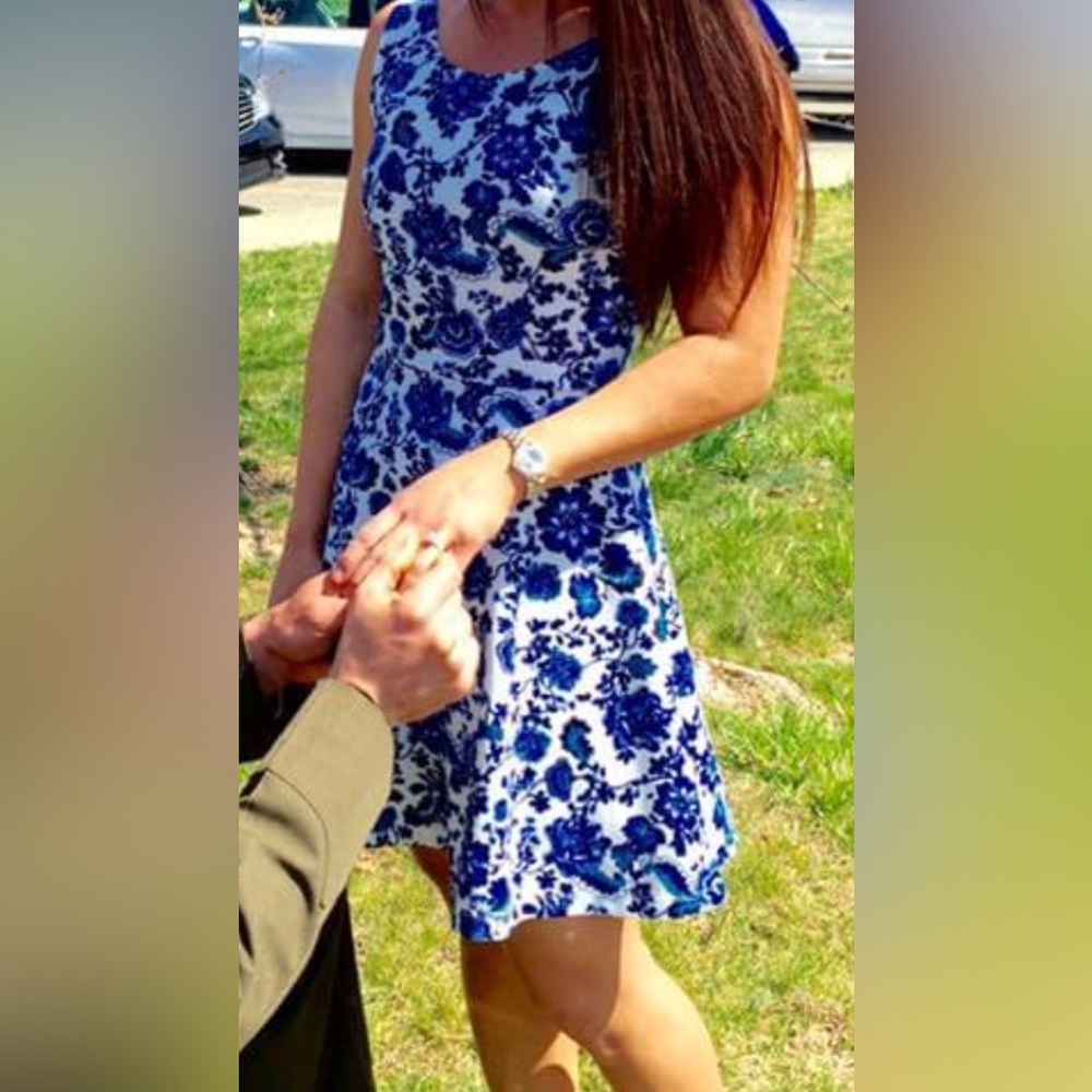 💙💙FLATTERING DRESS💙💙 - Picture 3 of 3